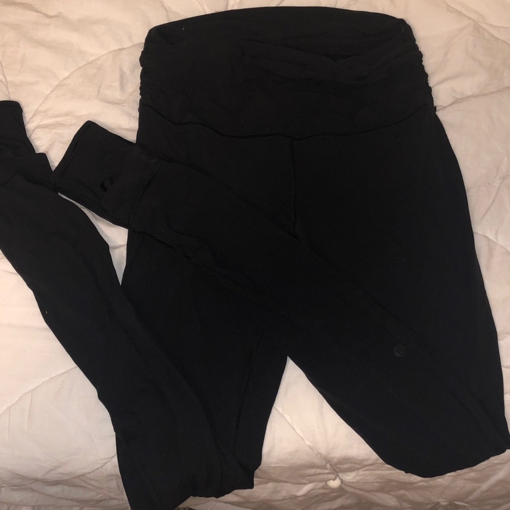 Lululemon hug your core yoga leggings size 8